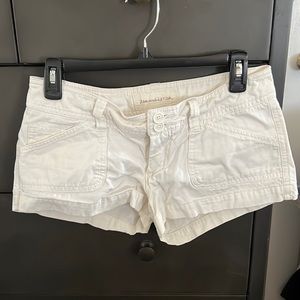 Abercrombie & Fitch white short shorts size 2.